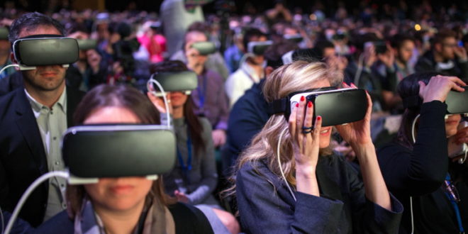 vr crowdjpg Research shows HTC Vive is developers most popular VR platform